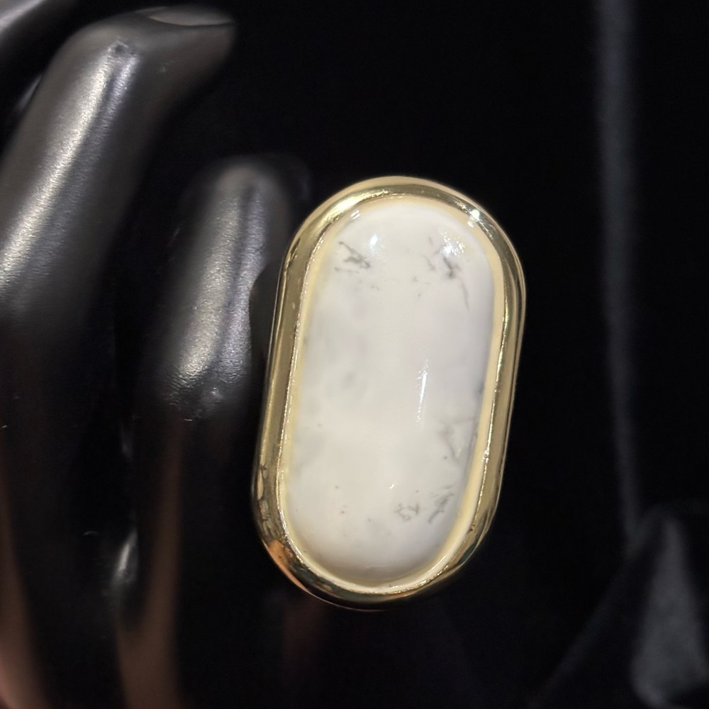 H by Halston large Oval marbled Cabochon gold tone Ring Size 5